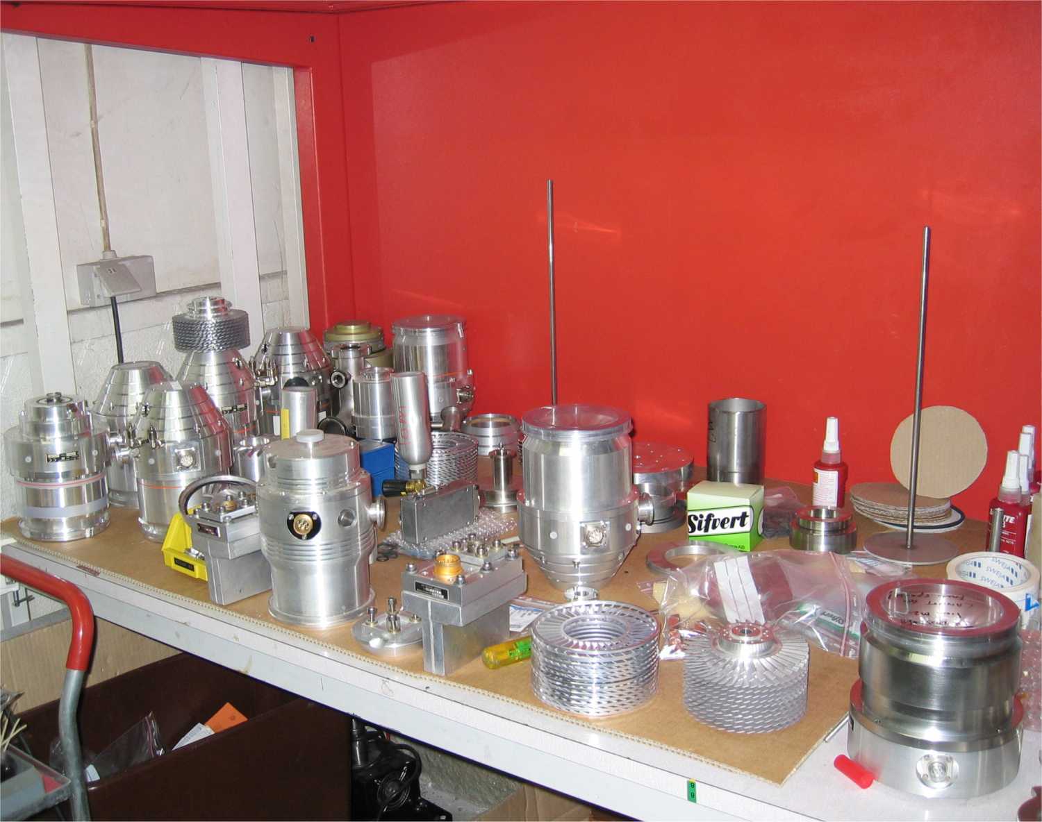Service av Alcatel Adixen turbopumpar. Klicka för större bild. Service av Alcatel Adixen turbopumpar