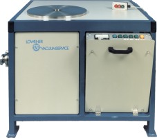 Heliumläcksökare med testplatta och hög pumpkapacitet för snabb läcksökning. Klicka för större bild i nytt fönster. Heliumläcksökare med testplatta och hög pumpkapacitet för snabb läcksökning. Klicka för större bild i nytt fönster.