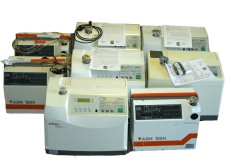 Heliumläcksökare ASM 120 och ASM 142 på service. Klicka för större bild. Heliumläcksökare ASM 120 och ASM 142 på service.